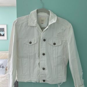white jean jacket from american eagle